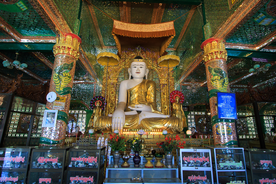 Budha en Sagaing Budha en Sagaing