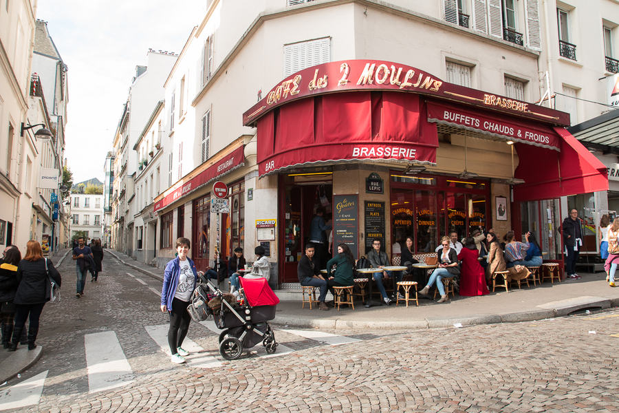 Cafe de Deux Moulins Paris - Amelie