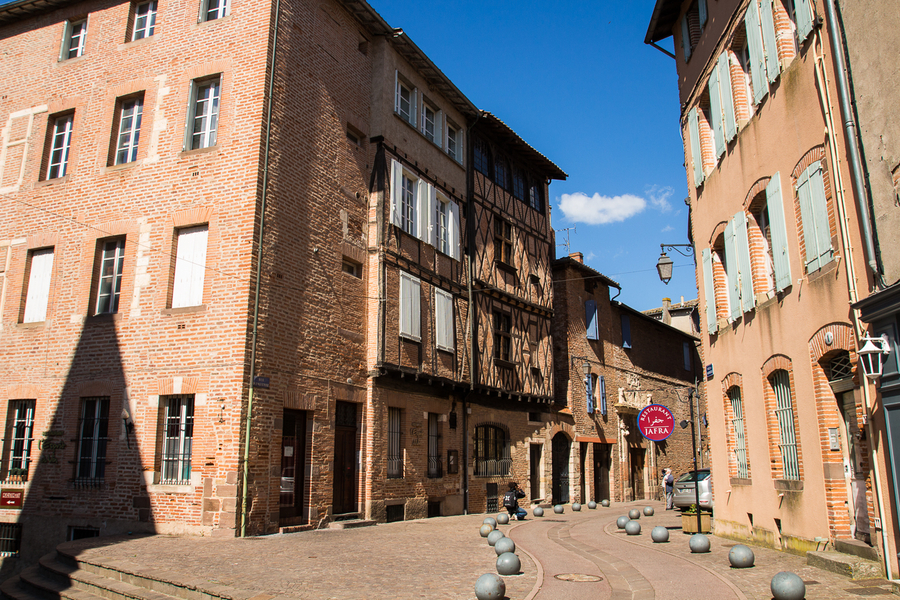 Calles de Albi con casas medievales