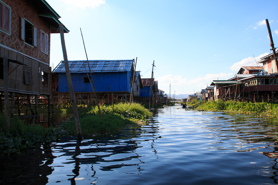 Calles en el lago Inle Calles en el lago Inle