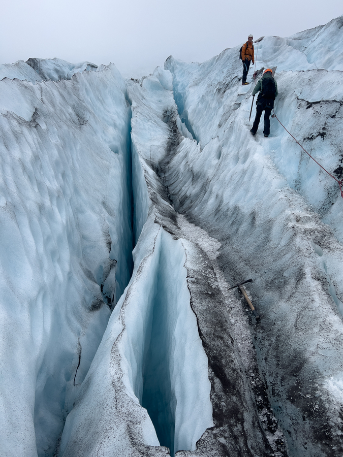 Caminando por un glaciar