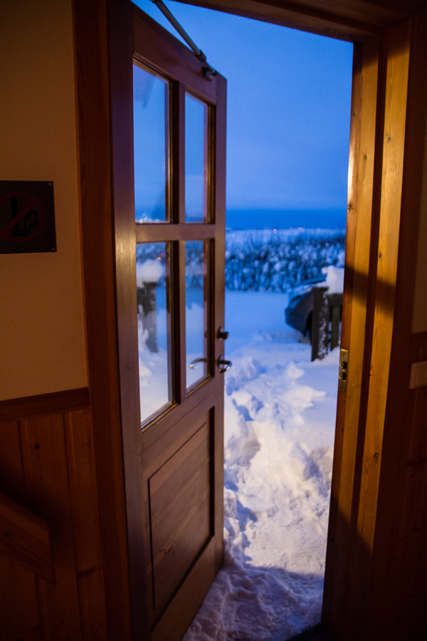 Camino por la nieve para entrar Camino por la nieve para entrar