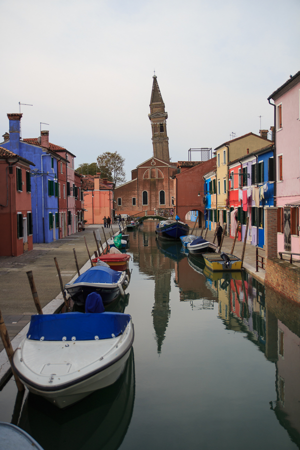 Campanatio torcido de Burano Planning para ir de excursión a Murano y Burano desde Venecia