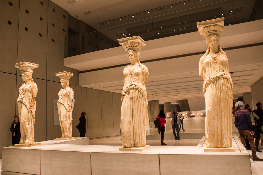 Cariatides originales en el museo del Acropolis de Atenas Cariatides originales en el museo del Acropolis de Atenas
