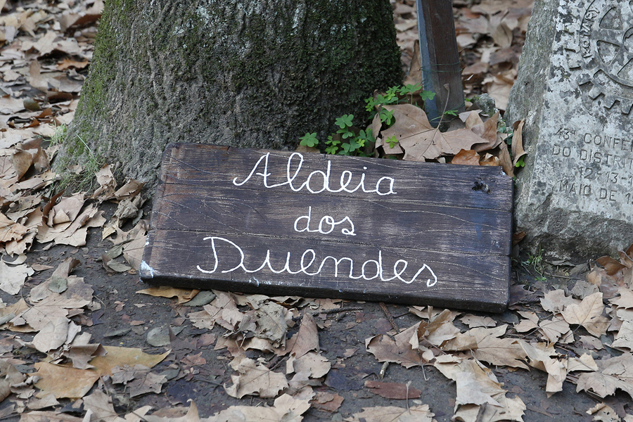 Cartel aldea de los duendes Cartel aldea de los duendes