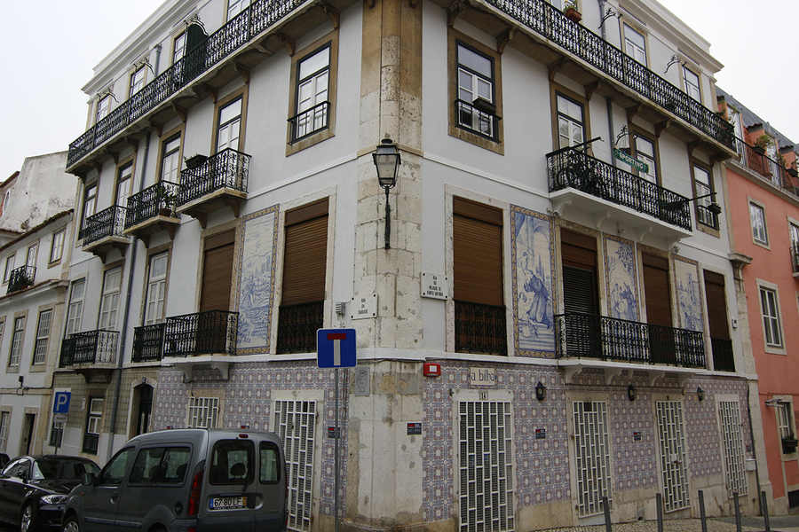 Casas con azulejos en la Alfama Casas con azulejos en la Alfama