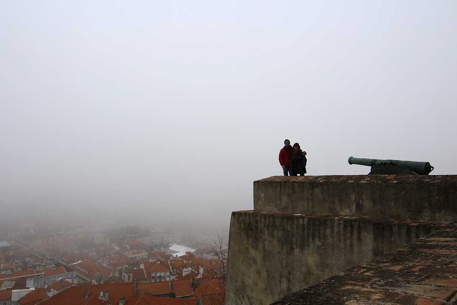 Castillo de San Jorge sobre la niebla Castillo de San Jorge sobre la niebla