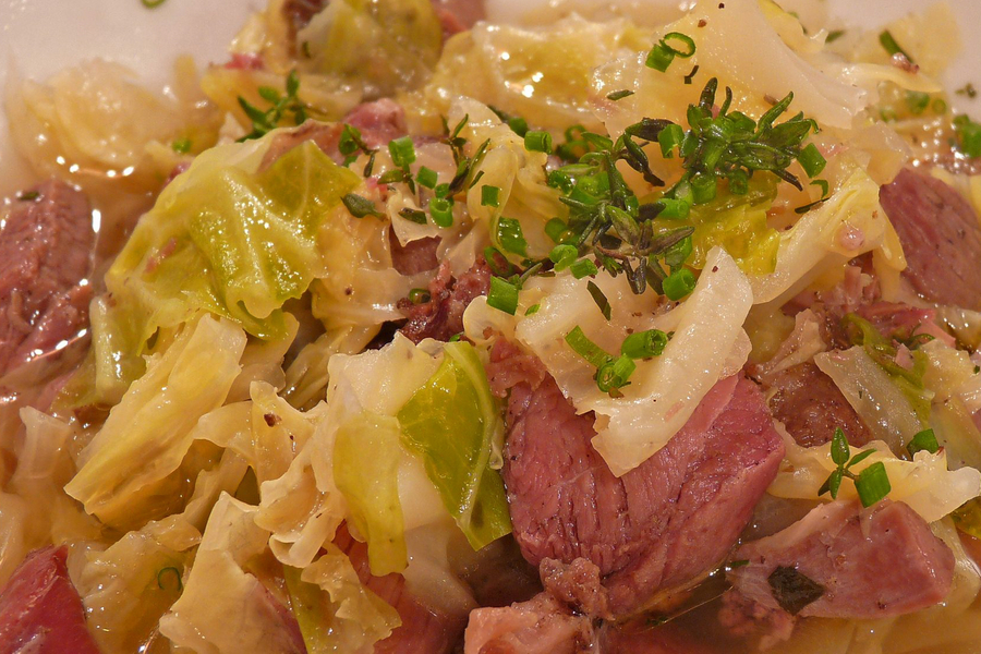 Probar la típica sopa veneciana, la Castradina