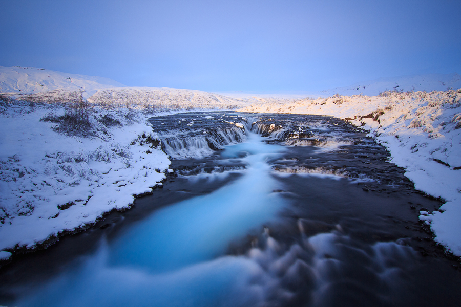 Catarata Bruarfoss en invierno