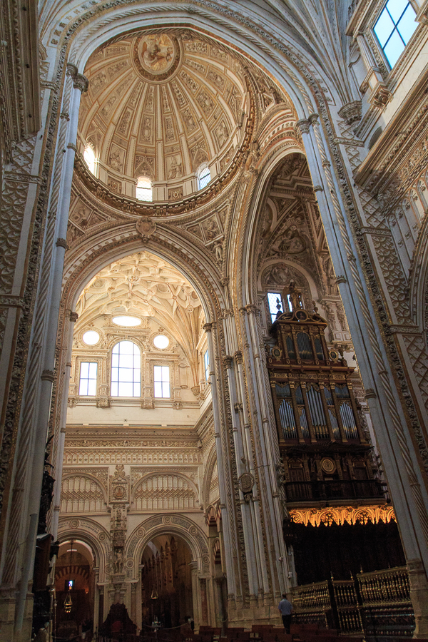 Catedral dentro de la mezquita de Cordoba Catedral dentro de la mezquita de Cordoba