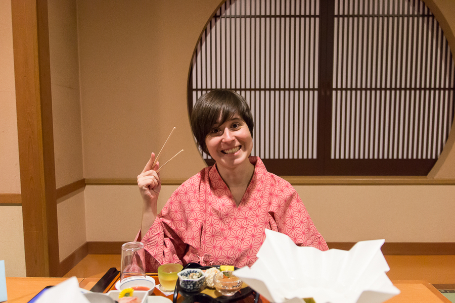 Cenando en el Ryokan Hoshokaku