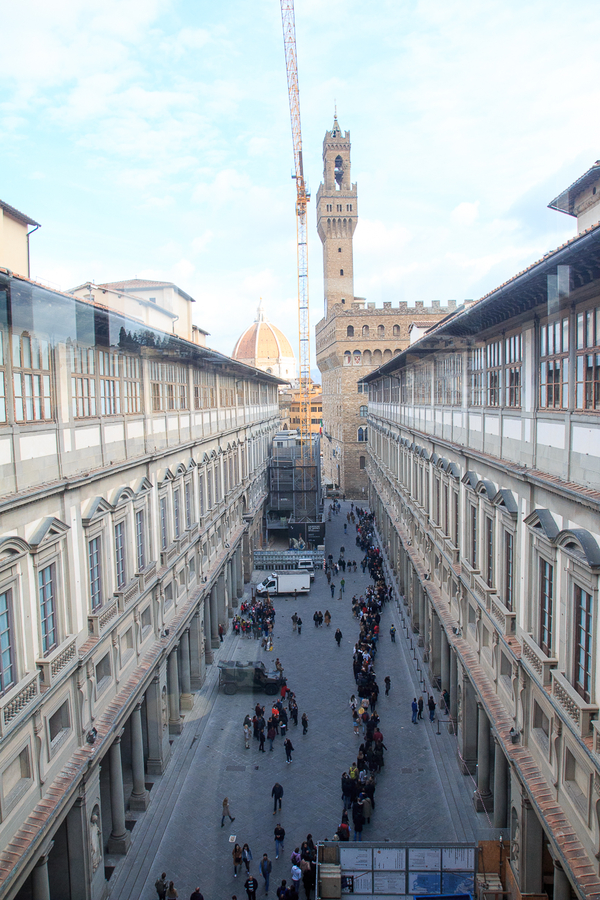 Colas en la galeria de los Uffizi Colas en la galeria de los Uffizi