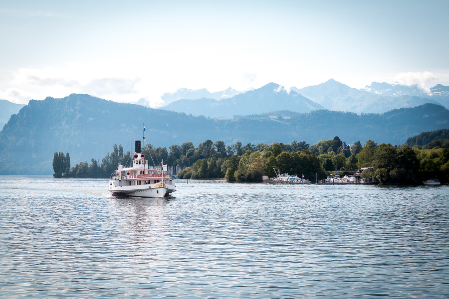 Crucero por el lago de los cuatro cantones en lucerna