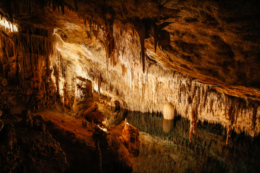 Reflejos en las cuevas del Drach