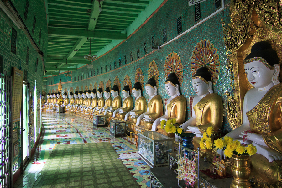 Decenas de Budhas en Sagaing Decenas de Budhas en Sagaing