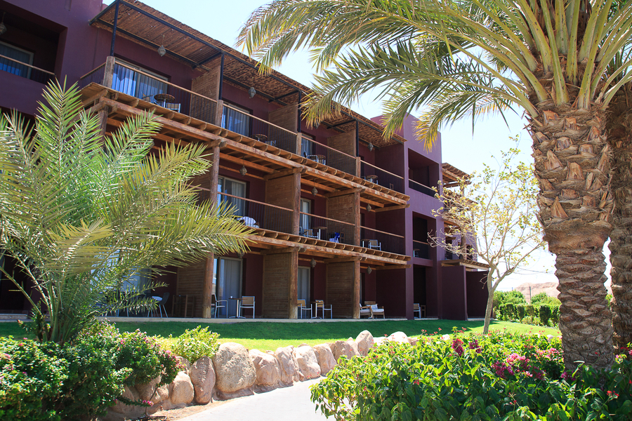 Edificio habitaciones Resort Movenpick Tala Bay