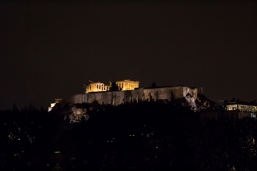 El Acropolis de noche El Acropolis de noche