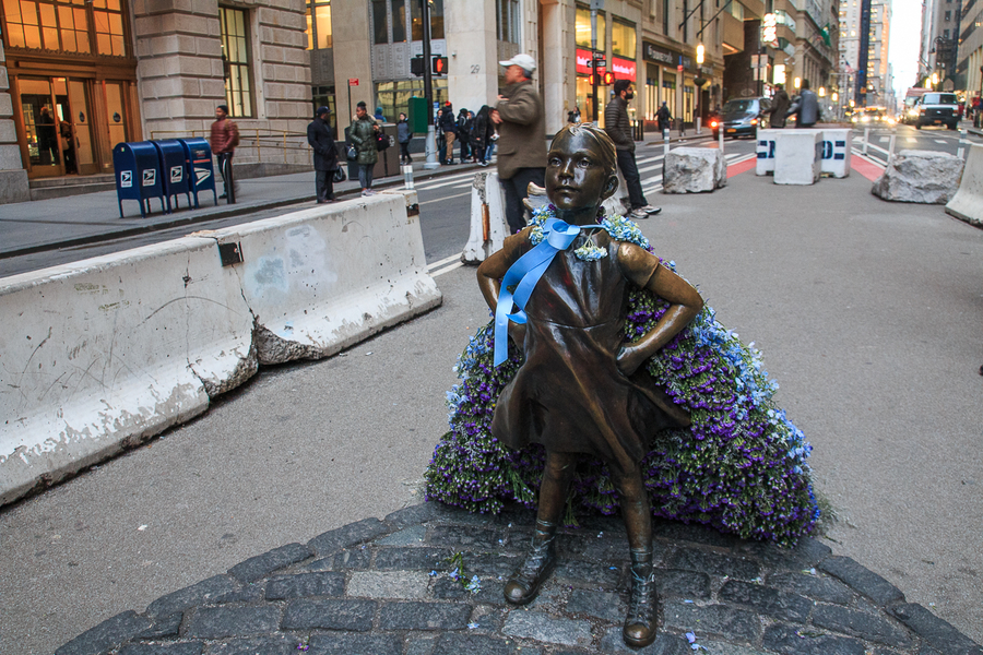 Estatua de la nina sin miedo en Nueva York