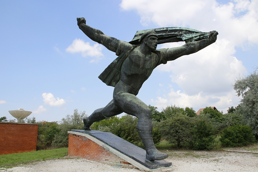 Estatua Gigantesca de Soldado Sovietico Estatua Gigantesca de Soldado Sovietico