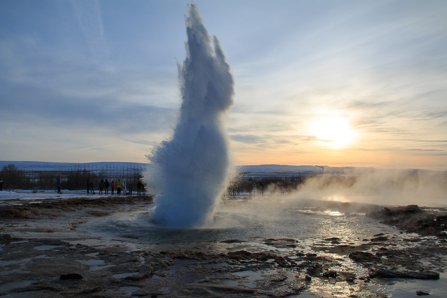Ver geysir Strokkur en el circulo dorado de Islandia