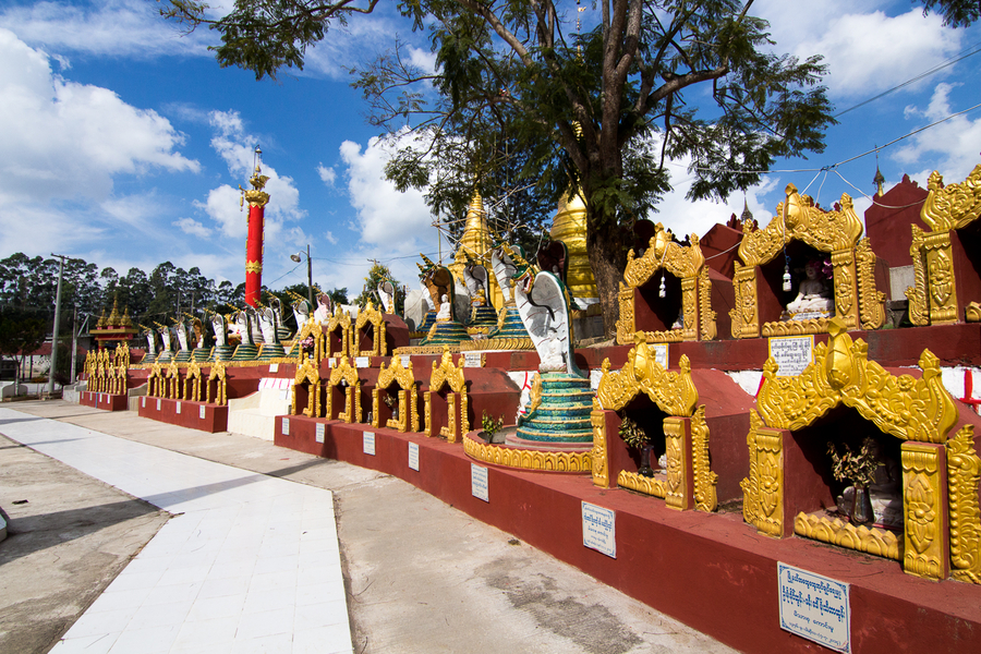 Exterior de Shwe Oo Min Paya Exterior de Shwe Oo Min Paya