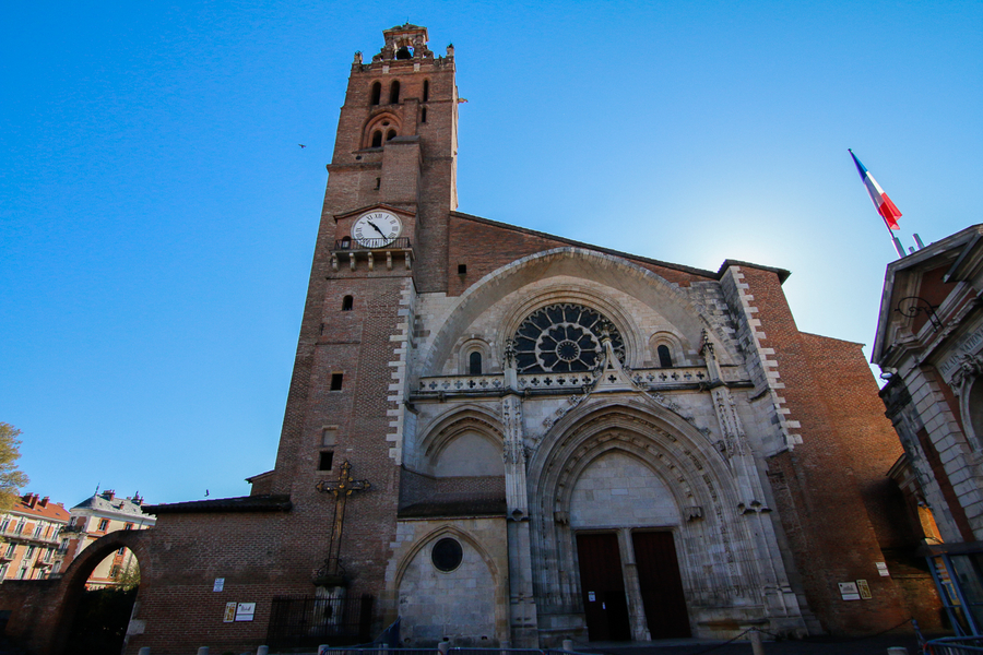 Fachada principal de la basilica de San Saturnino