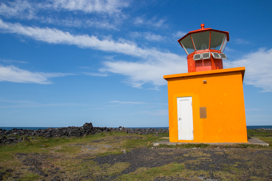 Faro enano en Islandia Faro enano en Islandia
