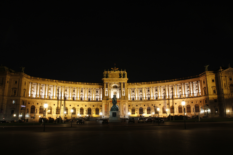 Foto nocturna del Hofburg de Viena Foto nocturna del Hofburg de Viena