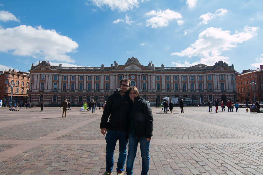 Frente al Capitolio de Toulouse Frente al Capitolio de Toulouse