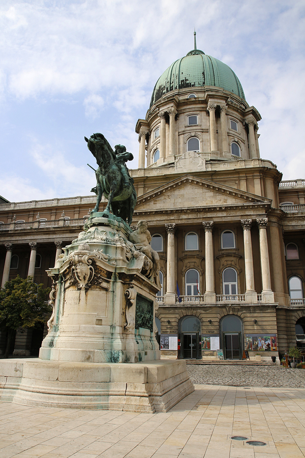frente del castillo de buda