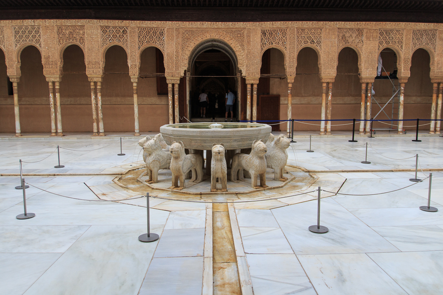 Fuente de los leones en los palacios nazaries Fuente de los leones en los palacios nazaries