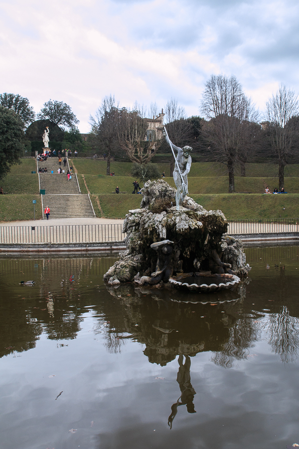 Fuente triton en los jardines Boboli Jardines de Boboli en uno de los mejores museos de Florencia