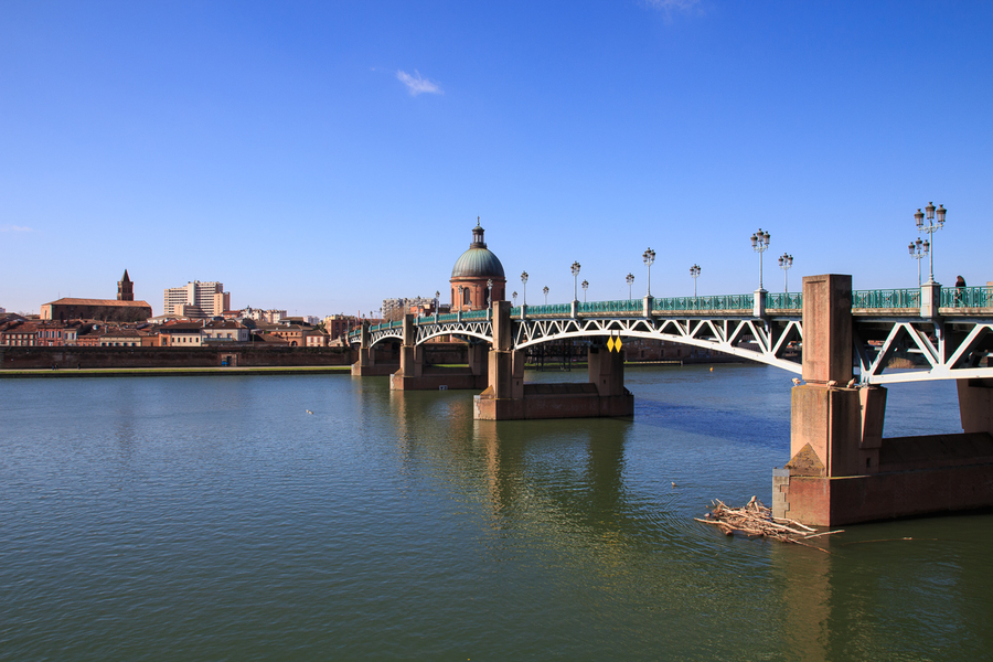 Garonne y la Grave de fondo