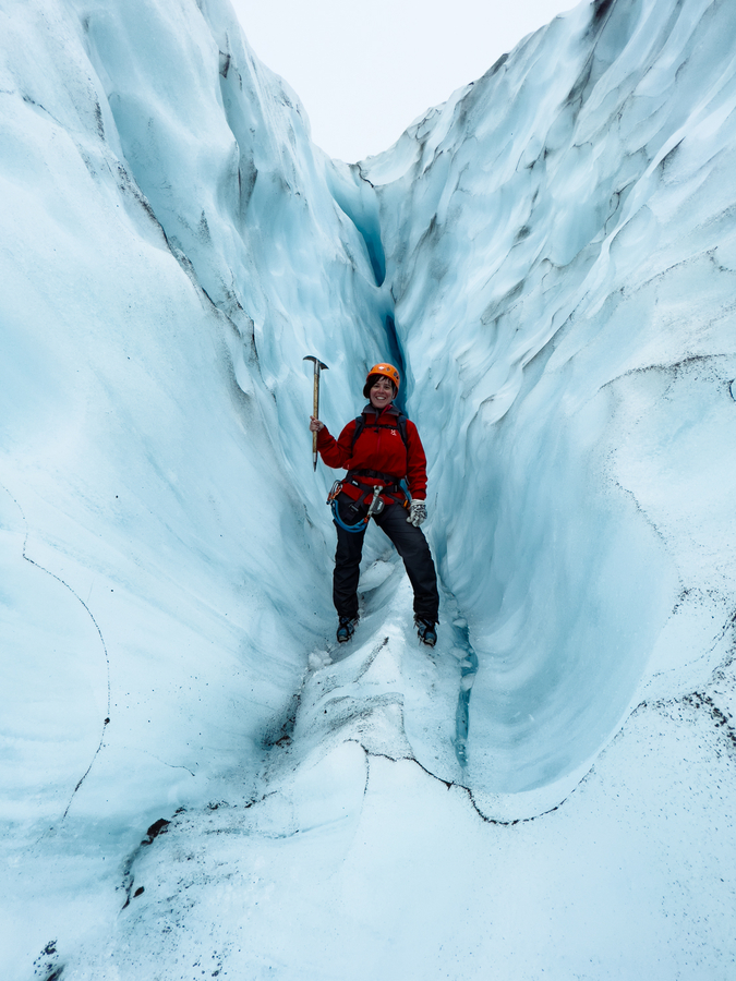 Henar en un glaciar en Islandia