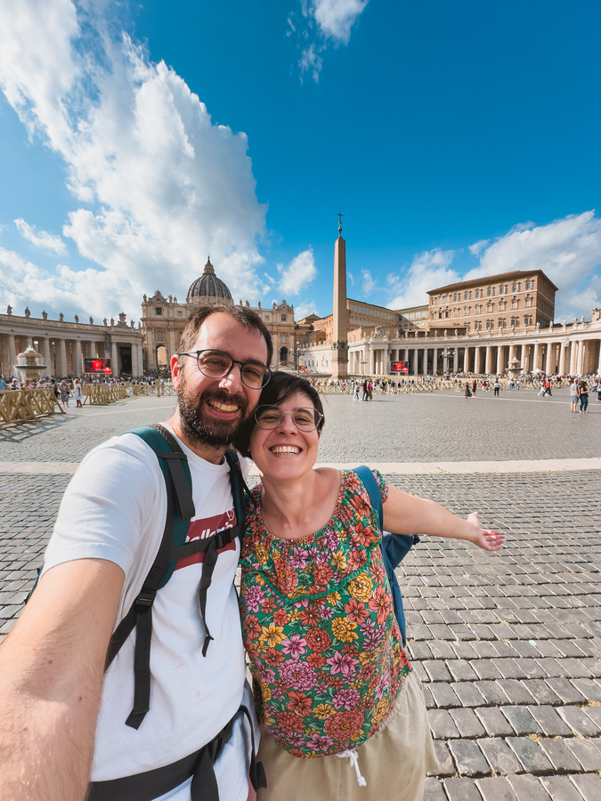 Henar y Aitor de Comete el Mundo en el Vaticano