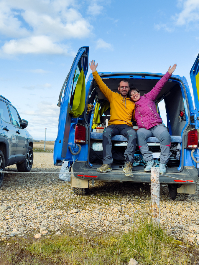 Henar y Aitor en Happy Camper 4x4