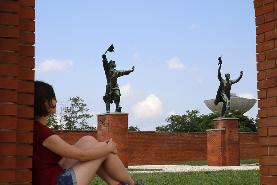 Henar descansando en el Memento Park Henar descansando en el Memento Park