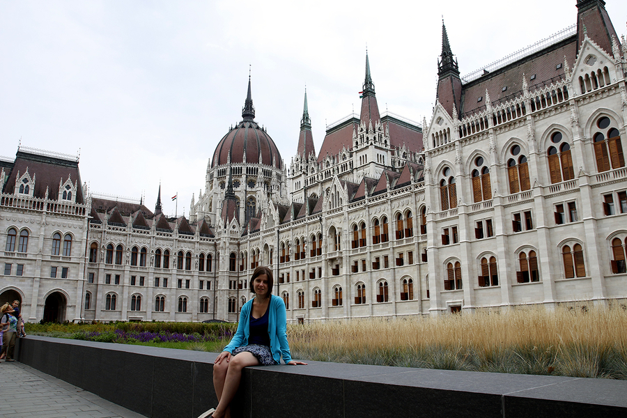 Henar frente al Parlamento de Budapest Henar frente al Parlamento de Budapest