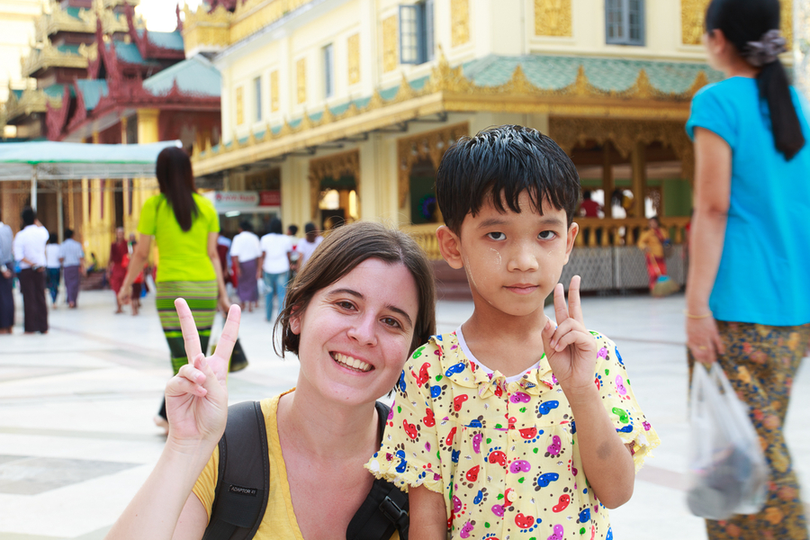 Henar haciendose fotos con los ninos