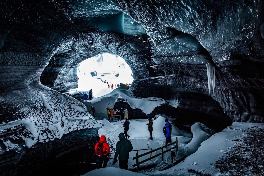 interior cueva de hielo Islandia interior cueva de hielo Islandia