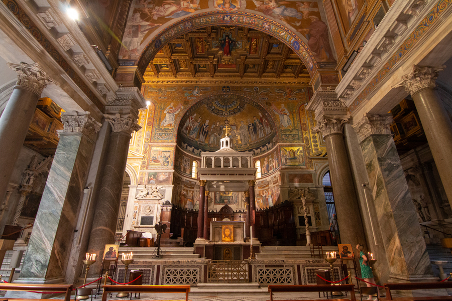Interior de Santa Maria in Trastevere