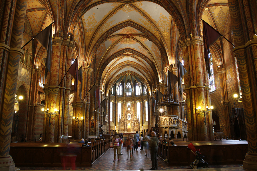 interior de la iglesia de matias en budapest