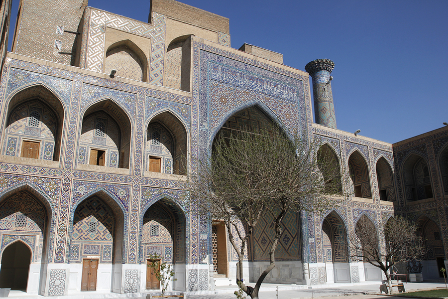 Interior de la madraza Ulugh Beg en Samarcanda Interior de la madraza Ulugh Beg en Samarcanda