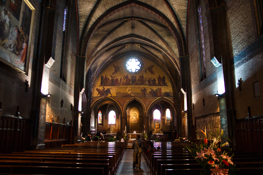 Interior de Notre Dame de Taur