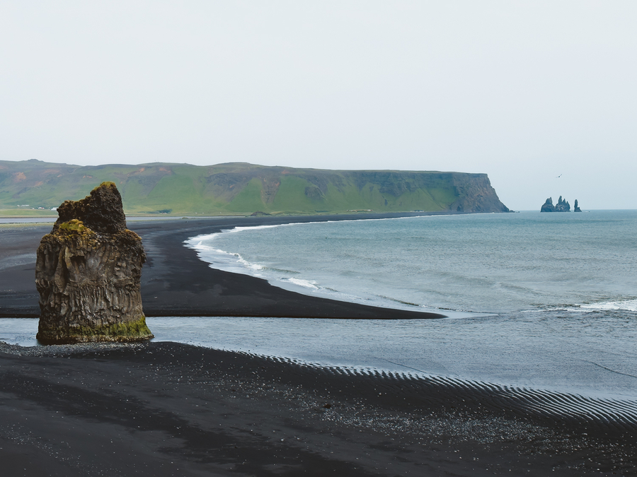 Playa de arena negra en los 10 días de ruta por Islandia