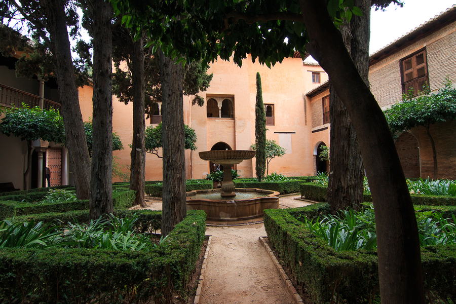 Jardin en los palacios nazaries de Granada Jardin en los palacios nazaries de Granada