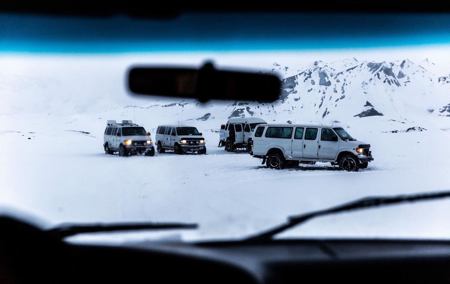 jeep cuevas de hielo en Islandia