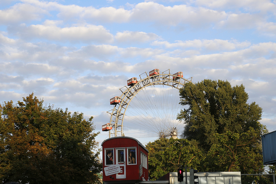 Llegando al Prater se divisa su Noria Gigante Llegando al Prater se divisa su Noria Gigante