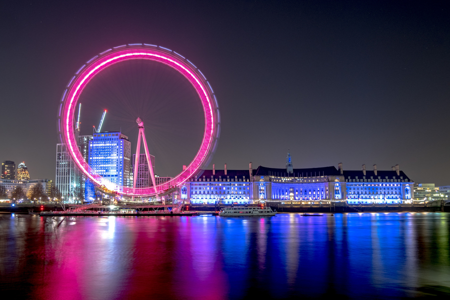 London Eye iluminado por la noche