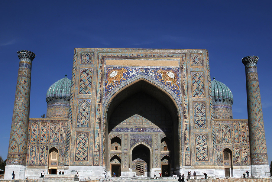 Madraza Sher-Dor en el Registan de Samarcanda Madraza Sher-Dor en el Registan de Samarcanda
